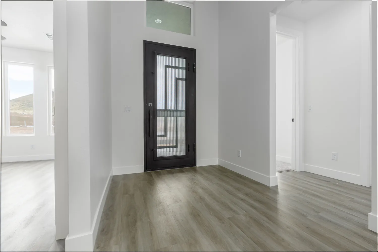 Entry with a patterned black front door