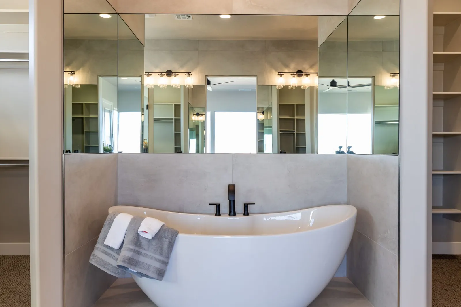 Freestanding tub between two vanities